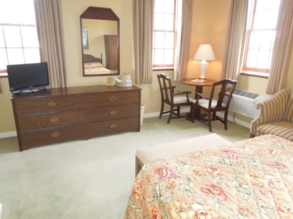 Bridges Guest Quarters Hotel Abbottstown Екстериор снимка