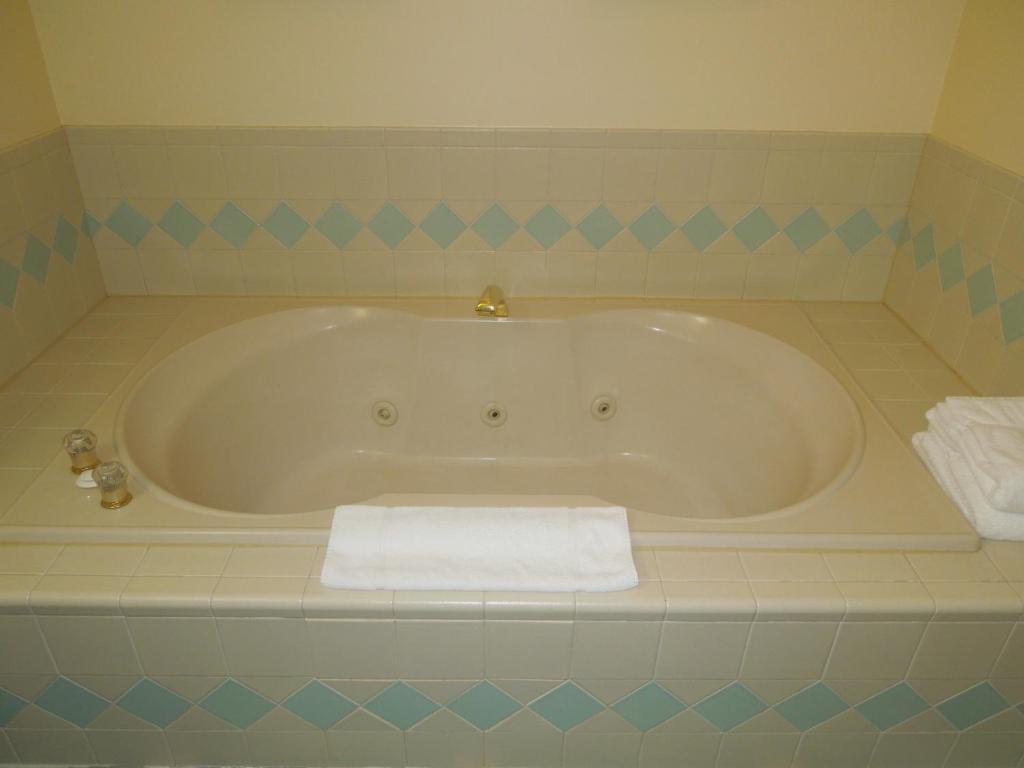 Bridges Guest Quarters Hotel Abbottstown Стая снимка